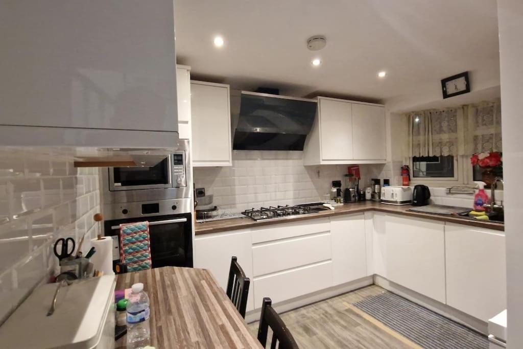 Lizola Homes * Dagenham
